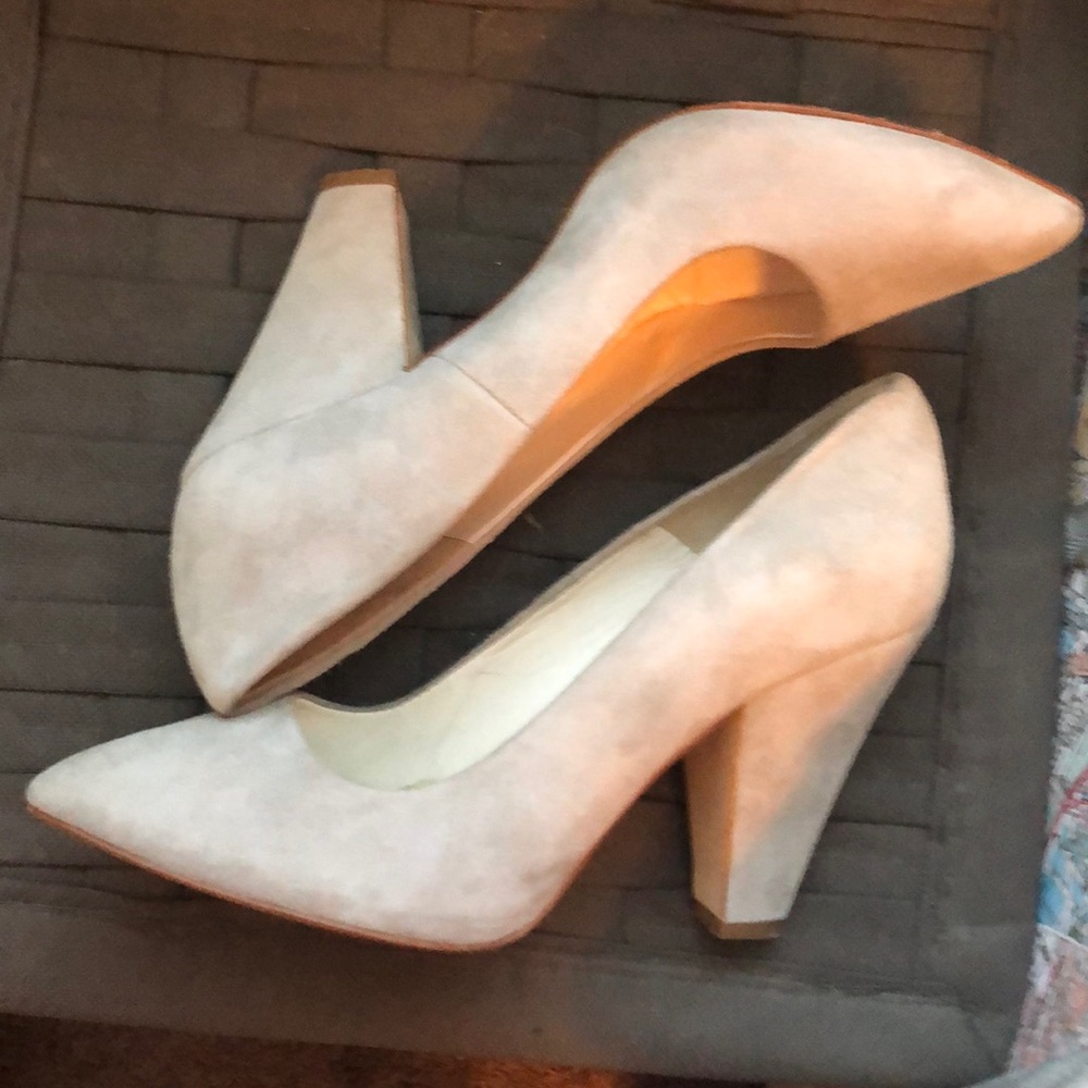 Zara Light Gray Suede Pump